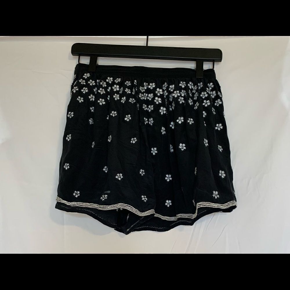 Opening Ceremony Black embroidered shorts  size 2‎